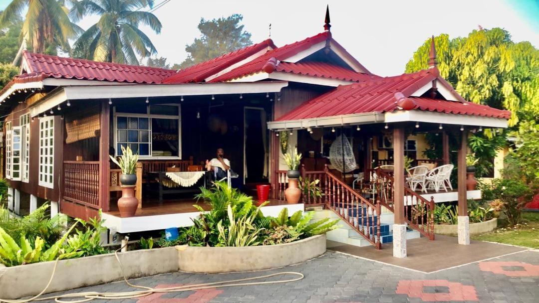 Lakse Inn Homestay Kampong Pengkalan Maras Eksteriør billede